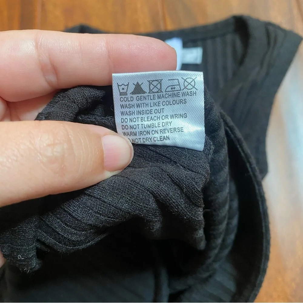 Princess Polly Black Ribbed Basic Crop Top Women’s Size 6 - Picture 4 of 4